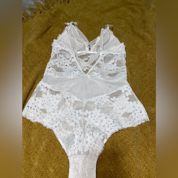 White Flower Lace Lingerie Bodysuit H&M XS - Picture 6 of 7